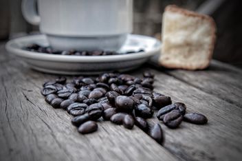 Coffee beans and cup of coffee - Kostenloses image #452395